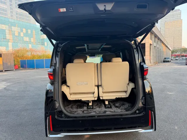 Toyota Vellfire — Фото автомобиля 14