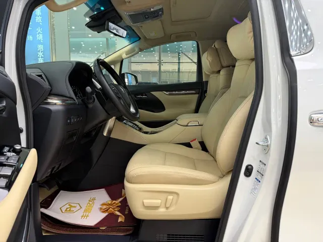 Toyota Alphard — Фото автомобиля 4