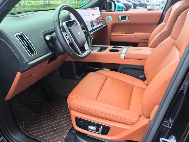 Li Auto L8 — Фото автомобиля 4