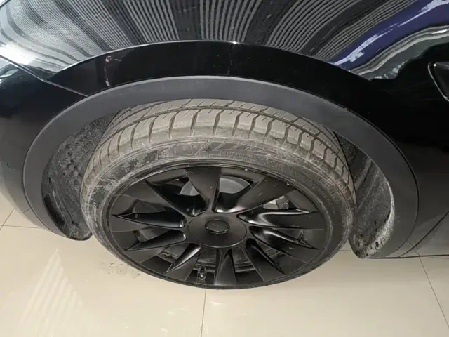 Tesla Model Y — Фото автомобиля 22