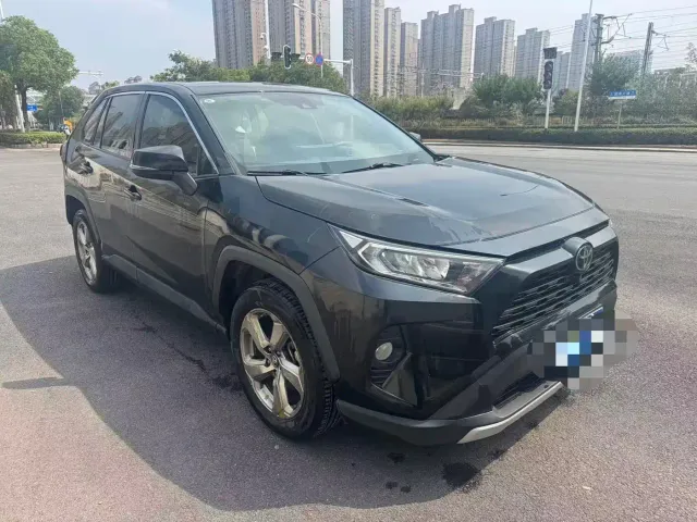 Toyota RAV4 — Фото автомобиля 3