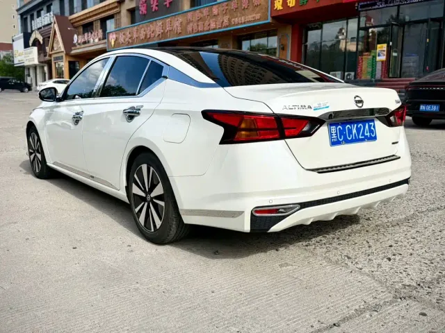 Nissan Teana — Фото автомобиля 4