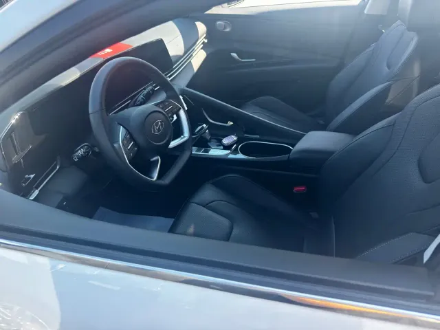 Hyundai Elantra — Фото автомобиля 12