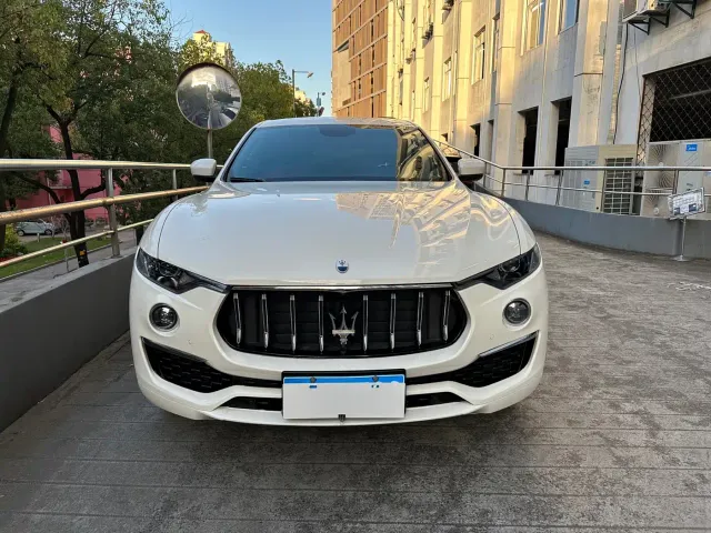 Maserati Levante — Фото автомобиля 2