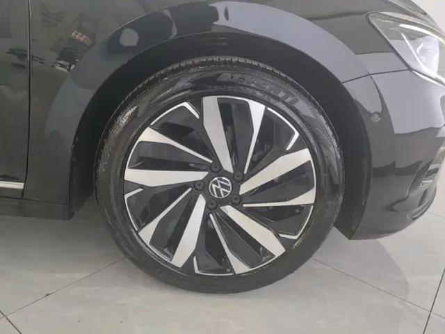 Volkswagen Passat — Фото автомобиля 6