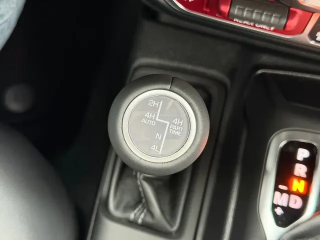 Jeep Wrangler — Фото автомобиля 20