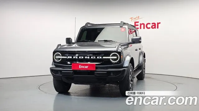 Ford Bronco — Фото автомобиля 3