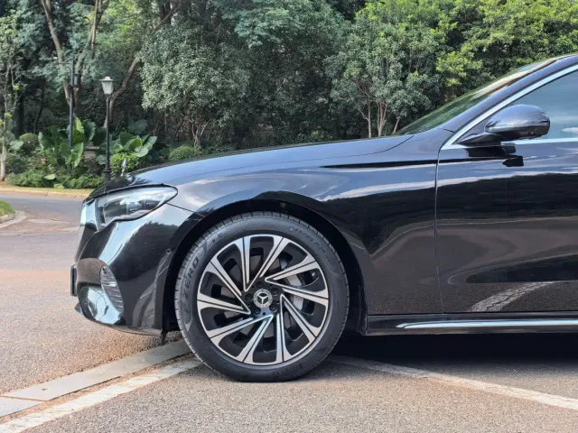 Mercedes-Benz E-Class — Фото автомобиля 14