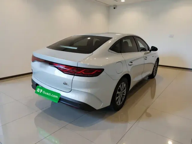 BYD Qin L — Фото автомобиля 4