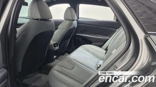 Hyundai AVANTE Inspiration — Фото автомобиля 3