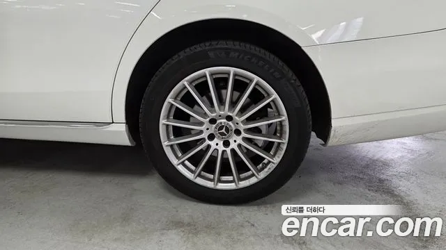 Mercedes-Benz E-Class — Фото автомобиля 5