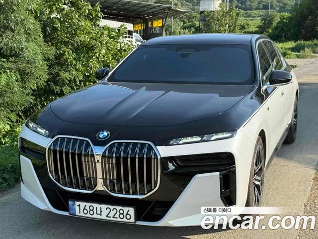 BMW 7-Series 7 серия (G70) 740i xDrive M Sport — Фото автомобиля 2