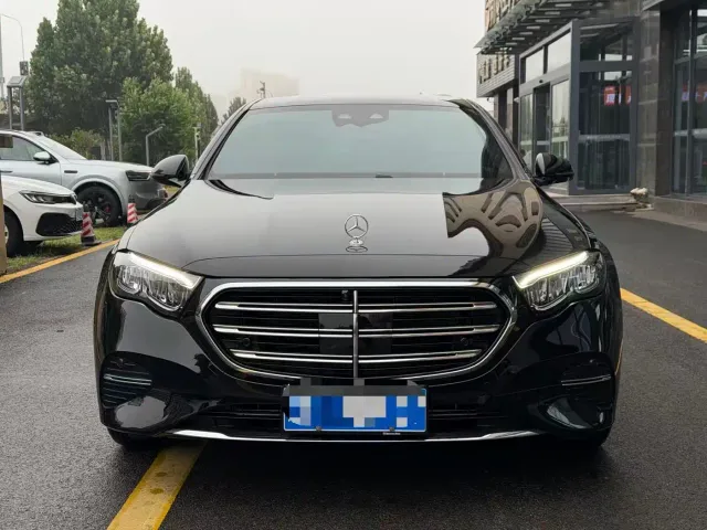 Mercedes-Benz E-Class — Фото автомобиля 2