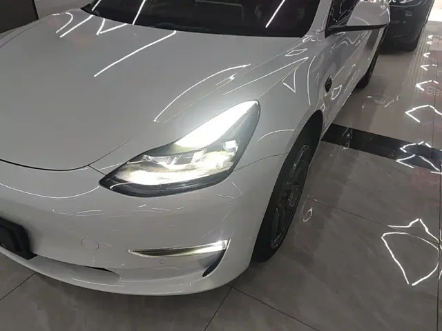 Tesla Model 3 — Фото автомобиля 23