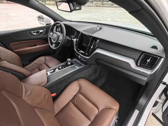 Volvo XC60 — Фото автомобиля 9