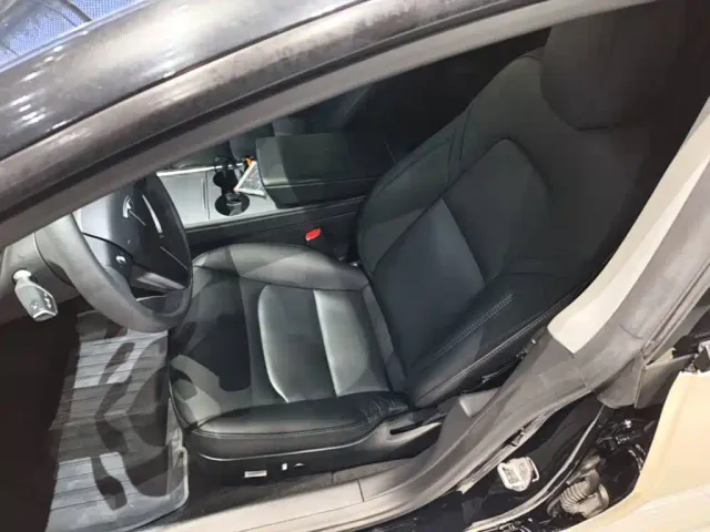 Tesla Model 3 — Фото автомобиля 14