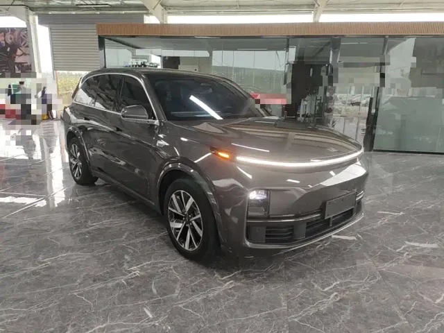 Li Auto L8 — Фото автомобиля 3