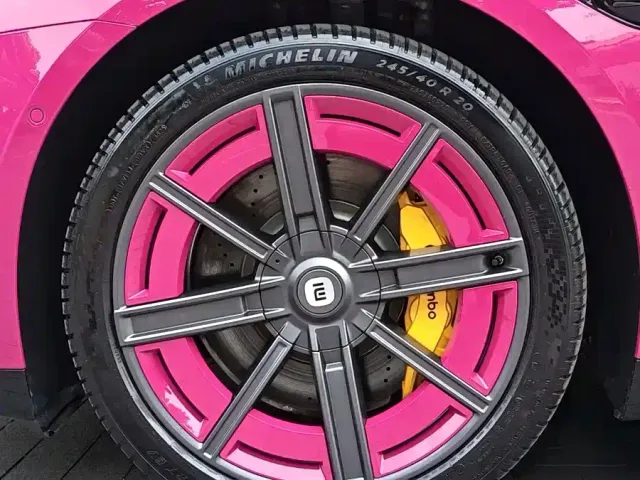 Xiaomi SU7 — Фото автомобиля 14