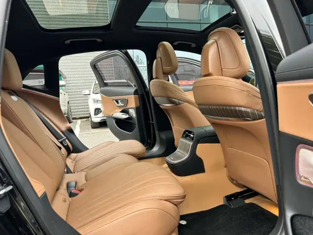 Mercedes-Benz E-Class — Фото автомобиля 2