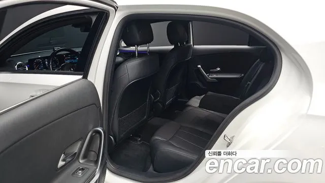 Mercedes-Benz A-Class — Фото автомобиля 12
