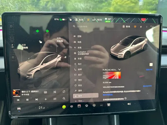 Tesla Model Y — Фото автомобиля 12