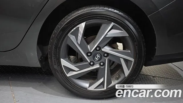 Hyundai AVANTE Новый Avante (CN7) — Фото автомобиля 21