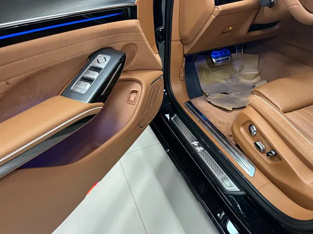 Hongqi H9 — Фото автомобиля 8