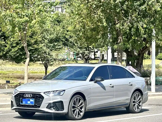 Фотография автомобиля — Audi A4L