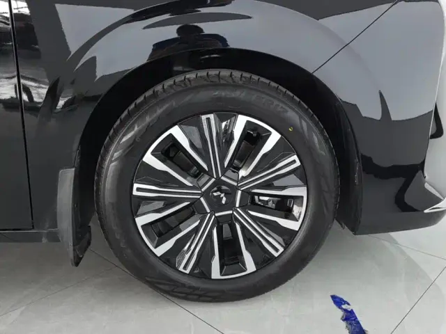 Wuling Starlight 730 — Фото автомобиля 6