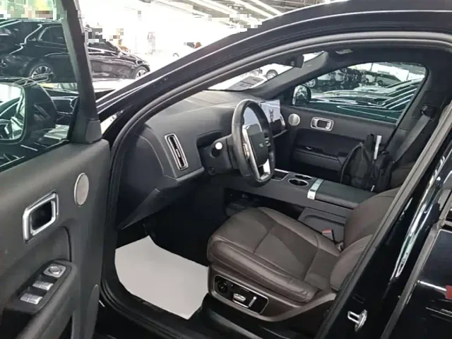 Li Auto L9 — Фото автомобиля 15