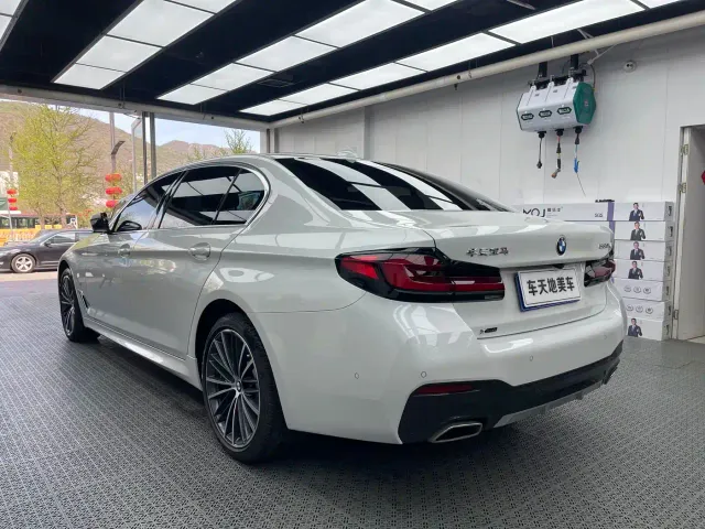 BMW 5 Series — Фото автомобиля 12