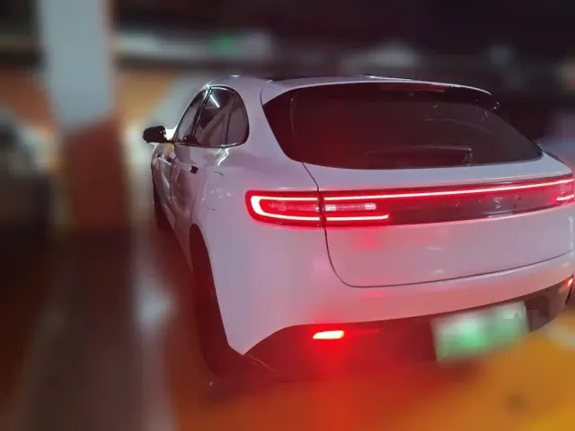 Aito M5 — Фото автомобиля 4