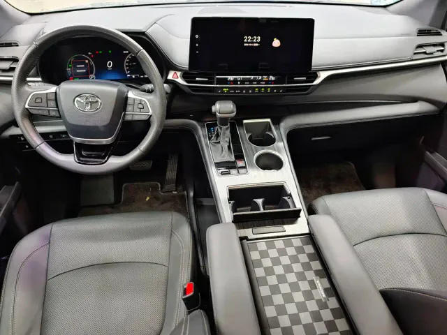 Toyota Sienna — Фото автомобиля 11