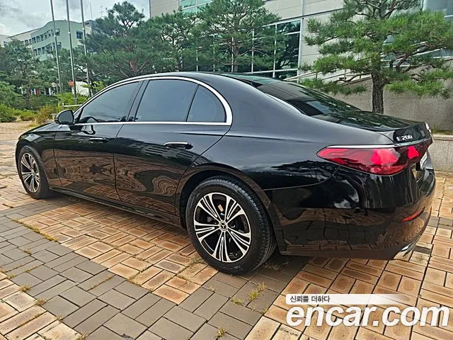 Mercedes-Benz E-Class — Фото автомобиля 5
