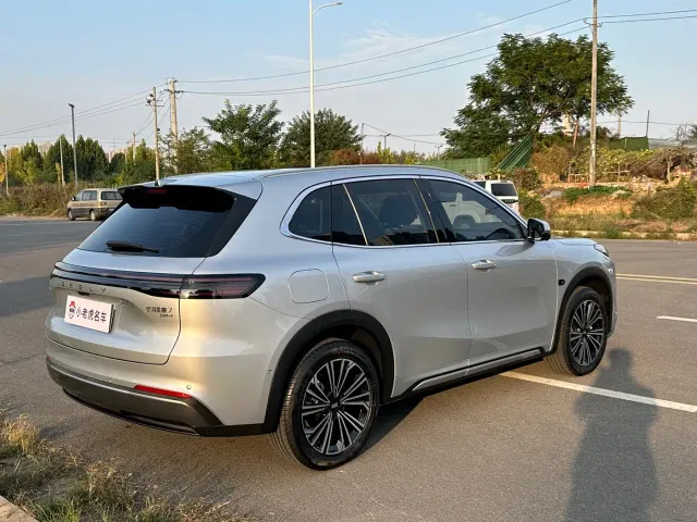 Geely Galaxy Starship 7 EM-i — Фото автомобиля 6