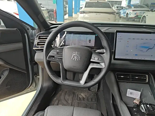 BYD Qin L — Фото автомобиля 10