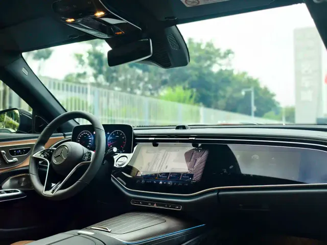 Mercedes-Benz E-Class — Фото автомобиля 18