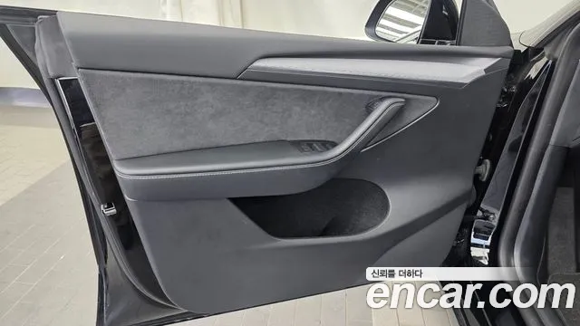 Tesla Model Y — Фото автомобиля 13
