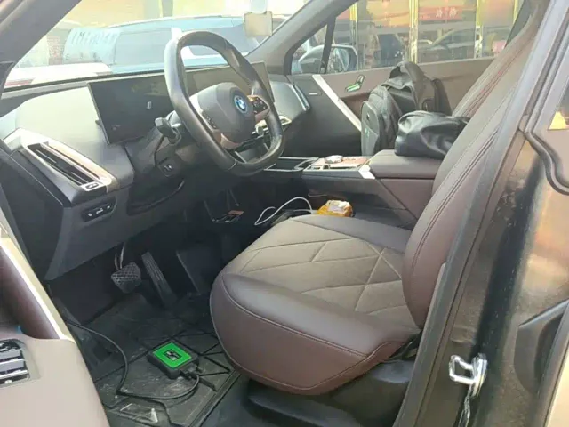BMW iX — Фото автомобиля 14