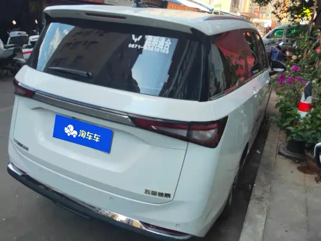 Wuling Jiachen — Фото автомобиля 3
