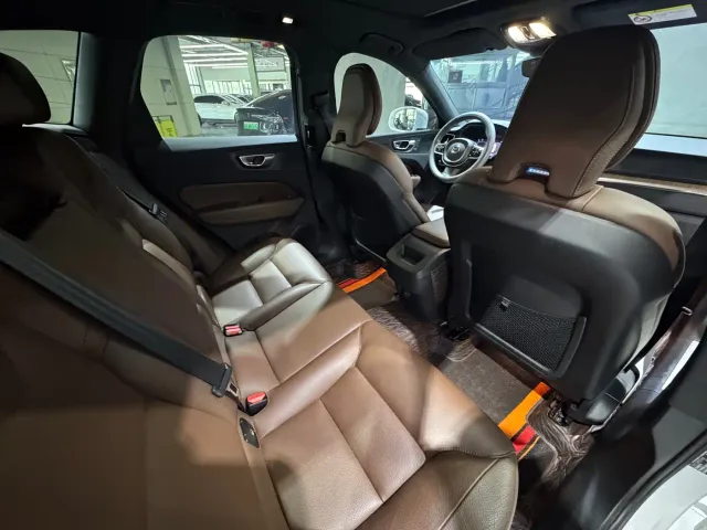 Volvo XC60 — Фото автомобиля 7