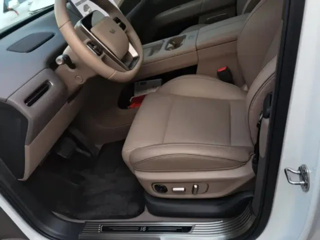Li Auto i6 — Фото автомобиля 14