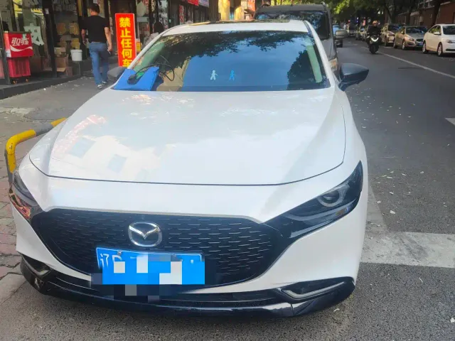 Mazda Axela — Фото автомобиля 2
