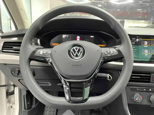 Volkswagen Lavida — Фото автомобиля 15