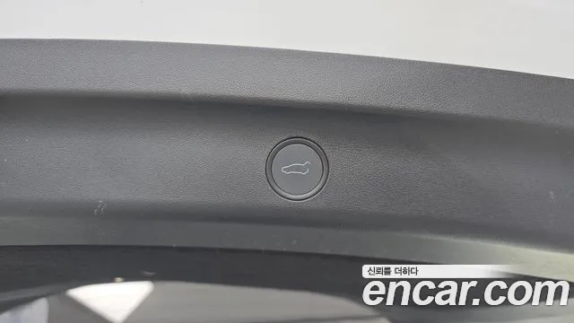 Tesla Model Y — Фото автомобиля 14