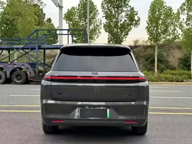 Li Auto L8 — Фото автомобиля 9
