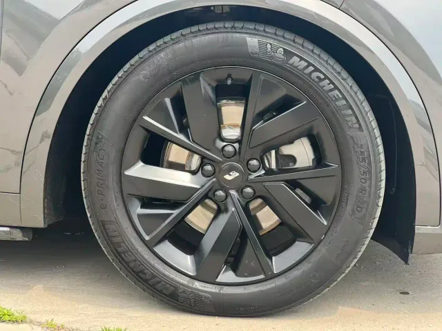 Li Auto L8 — Фото автомобиля 4