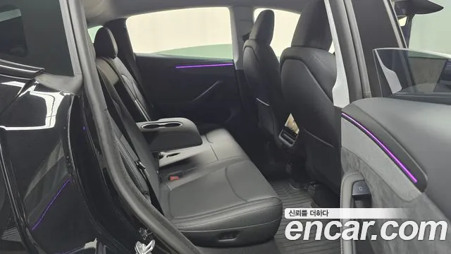 Tesla Model Y — Фото автомобиля 8