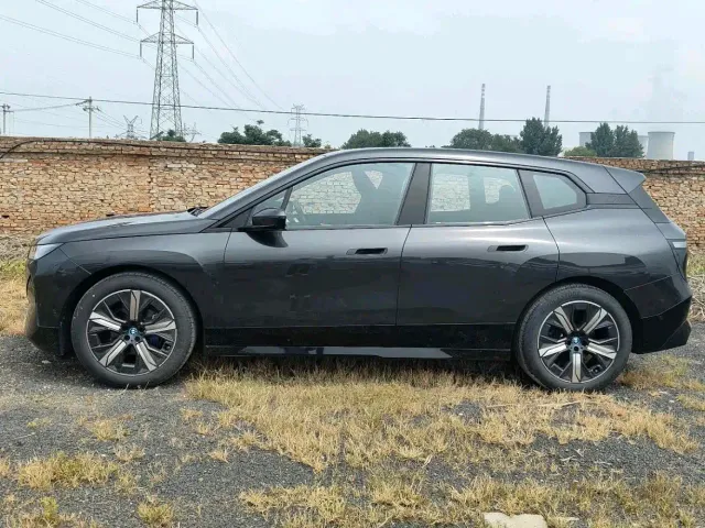 BMW iX — Фото автомобиля 4