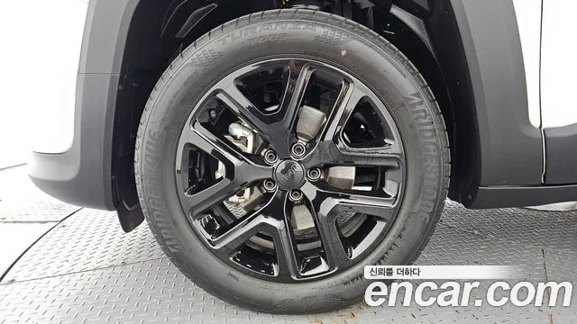 Jeep Renegade — Фото автомобиля 5
